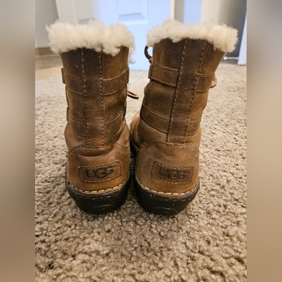 UGG Caspia Tan Leather Shearling-Lined Lace-Up Boots, Size 5 - Picture 5 of 9
